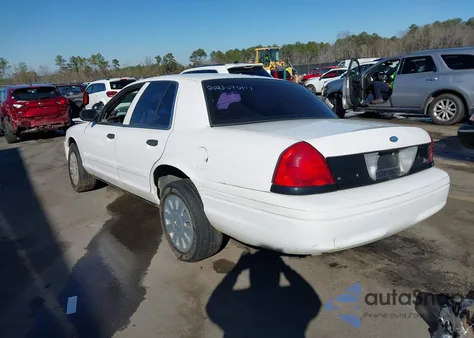 2010 Ford Crown Victoria Police/Police Interceptor z USA, uszkodzony, nr VIN 2FABP7BV1AX106407